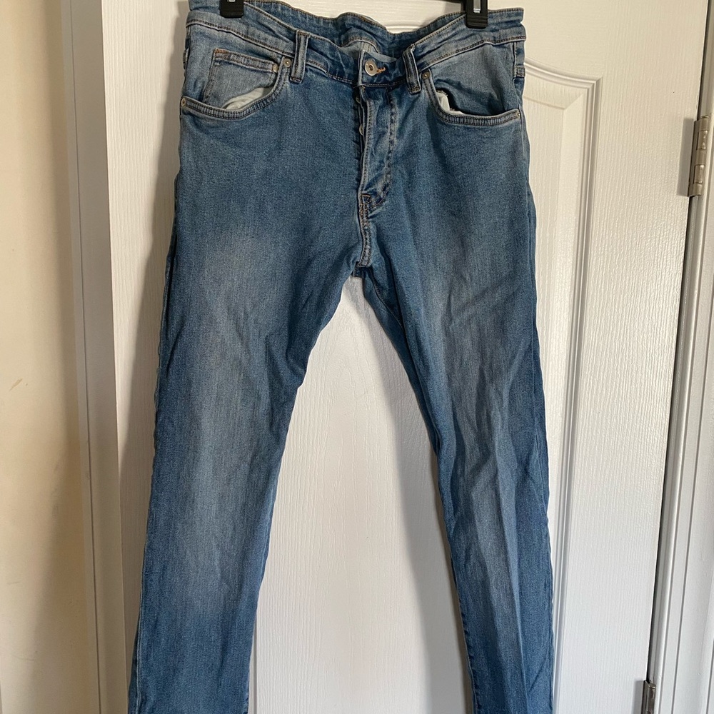 H&M Skinny Low-Waist Lightwash Denim Jeans